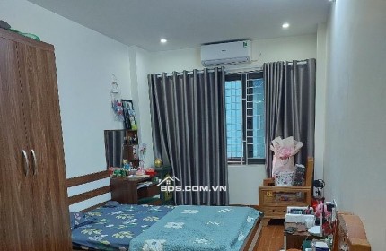 Chủ nhà cần bán gấp nhà 5 tầng phố  Ỷ La Dương Nội, Hà Đông 30m2, giá 3,95 tỷ.